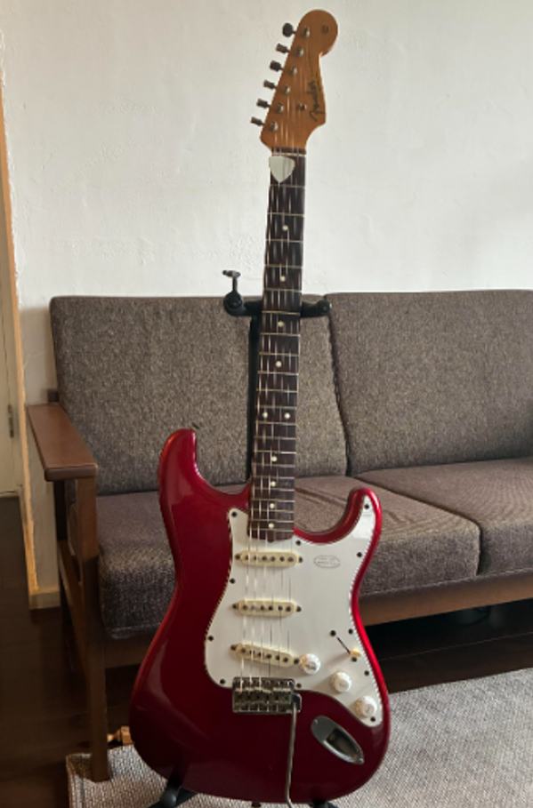 Fender Japan ST62-65 1982年製JVシリアルのキャンディアップルレッド(CAR)ストラトキャスター(縦)