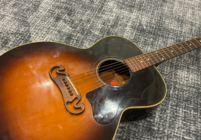 GibsonアコースティングギターJ100